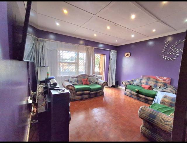 2 BEDROOM APARTMENT FOR SALE IN FOREST HILL